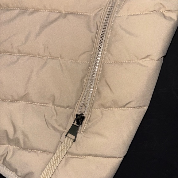 Ralph Lauren Tan Puffer Vest in a size Medium. - Picture 3 of 6